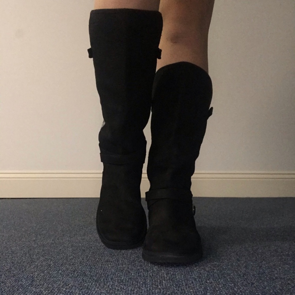 CUTE UGGS!!!💗 - Picture 2 of 4